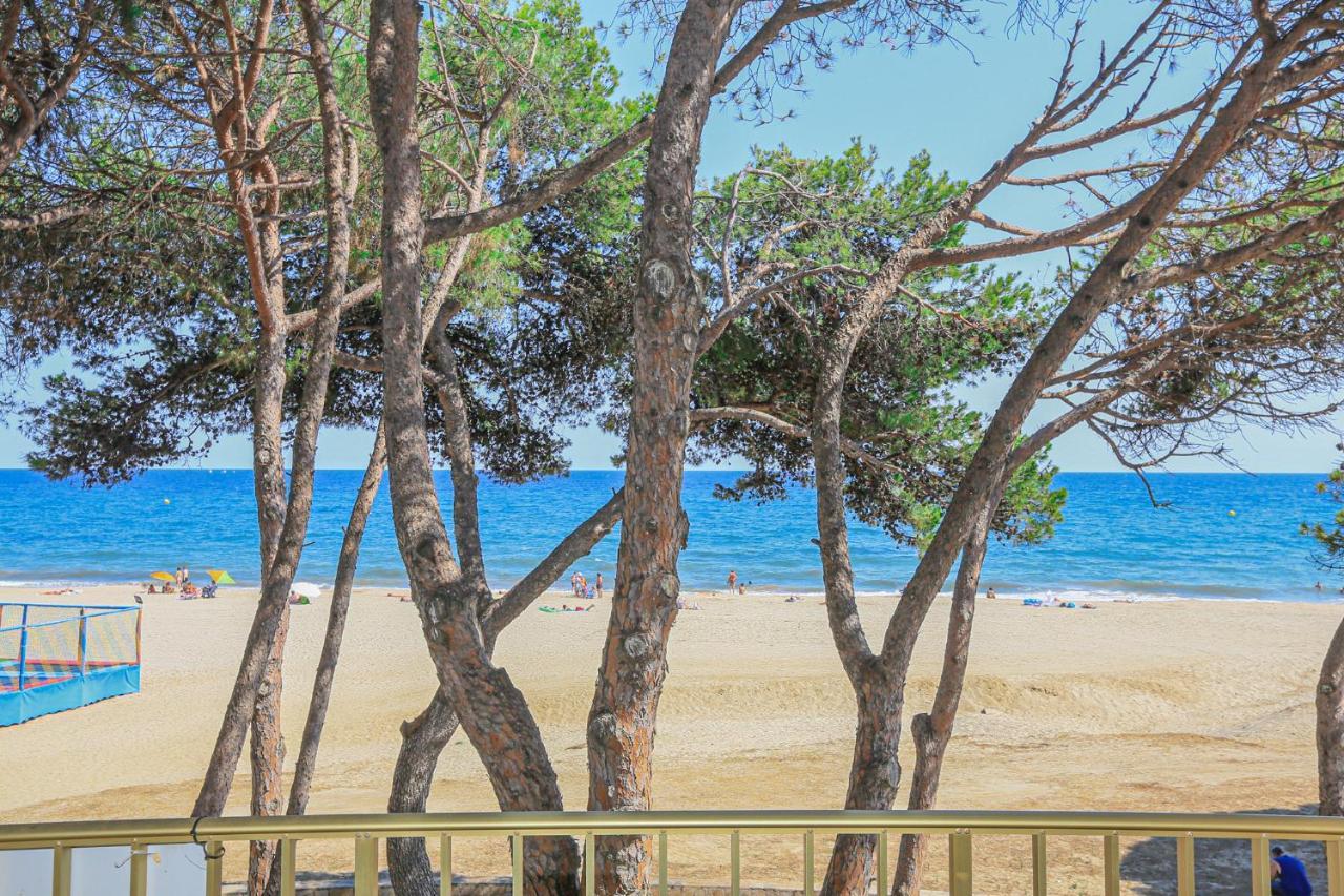 Апартаменты Playmar Litoral Costa Dorada - Only Families Камбрильс Экстерьер фото