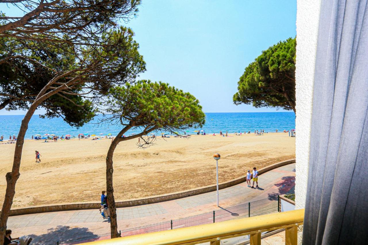 Апартаменты Playmar Litoral Costa Dorada - Only Families Камбрильс Экстерьер фото