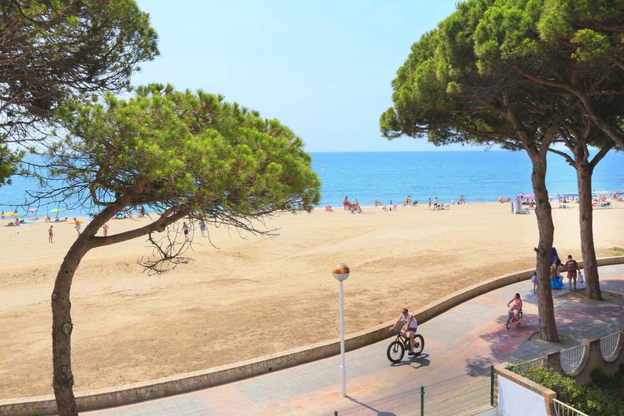 Апартаменты Playmar Litoral Costa Dorada - Only Families Камбрильс Экстерьер фото