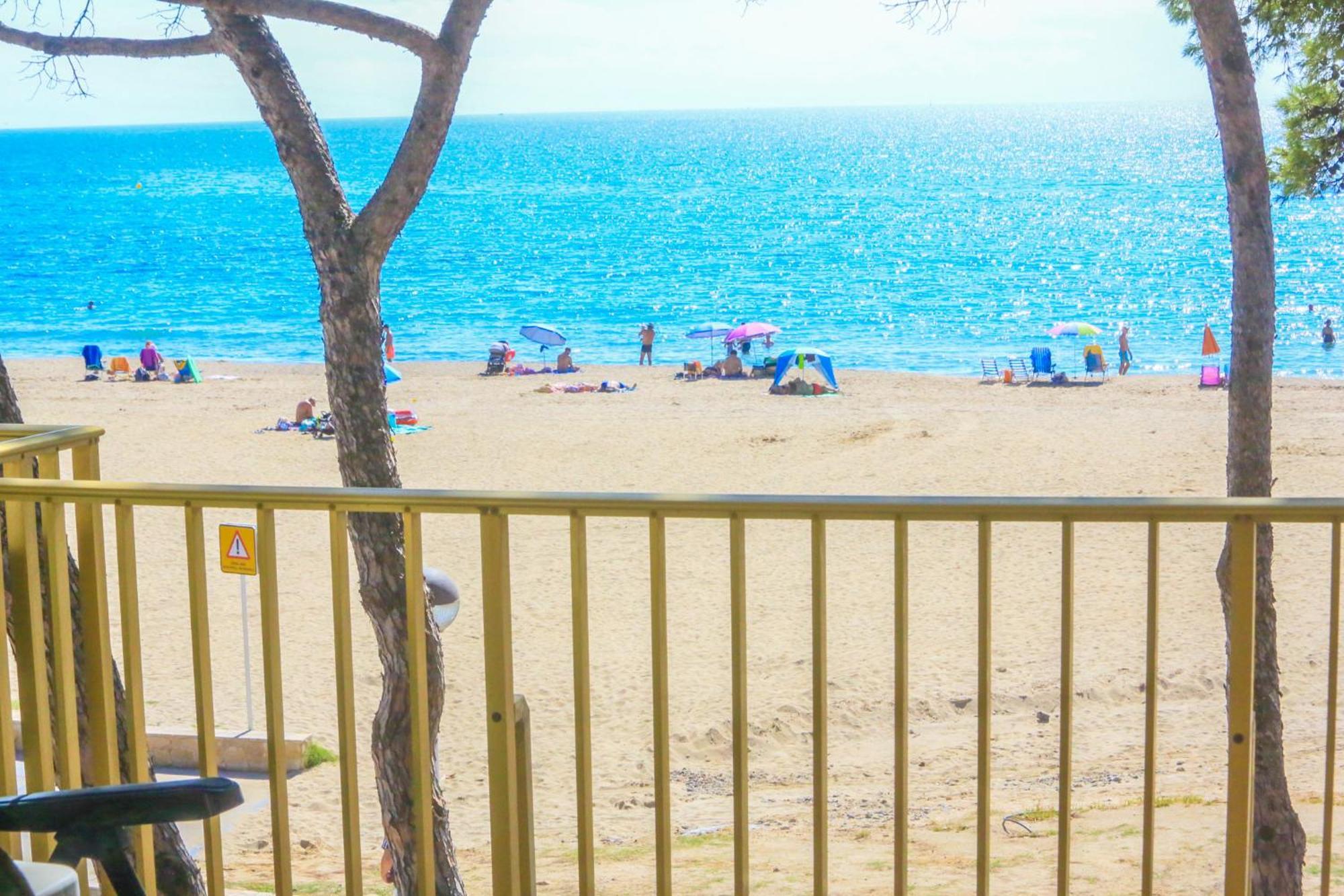 Апартаменты Playmar Litoral Costa Dorada - Only Families Камбрильс Экстерьер фото