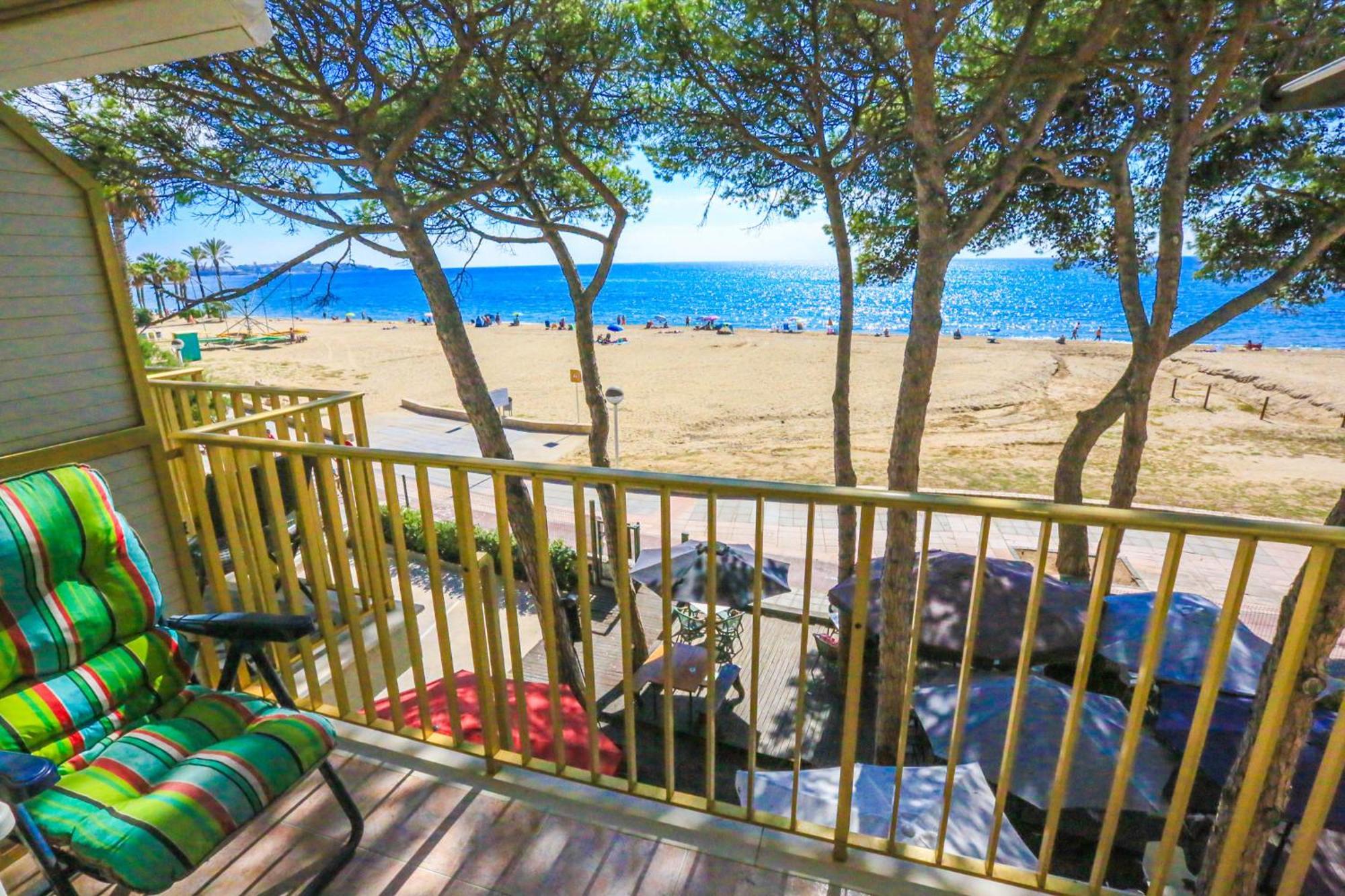 Апартаменты Playmar Litoral Costa Dorada - Only Families Камбрильс Экстерьер фото