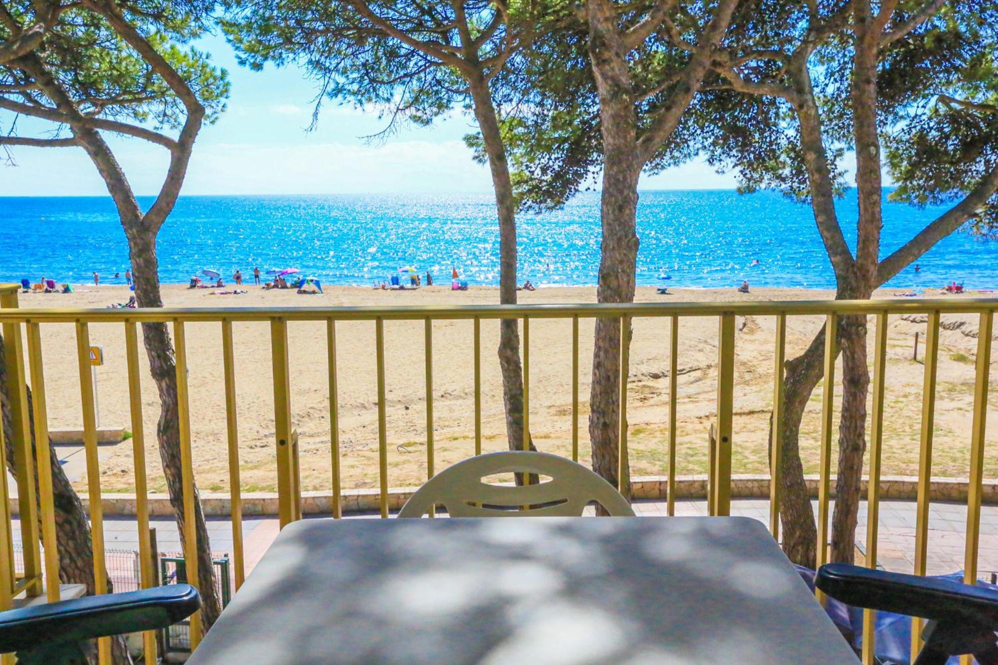 Апартаменты Playmar Litoral Costa Dorada - Only Families Камбрильс Экстерьер фото