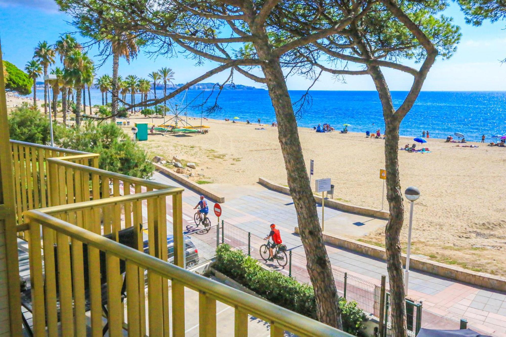 Апартаменты Playmar Litoral Costa Dorada - Only Families Камбрильс Экстерьер фото
