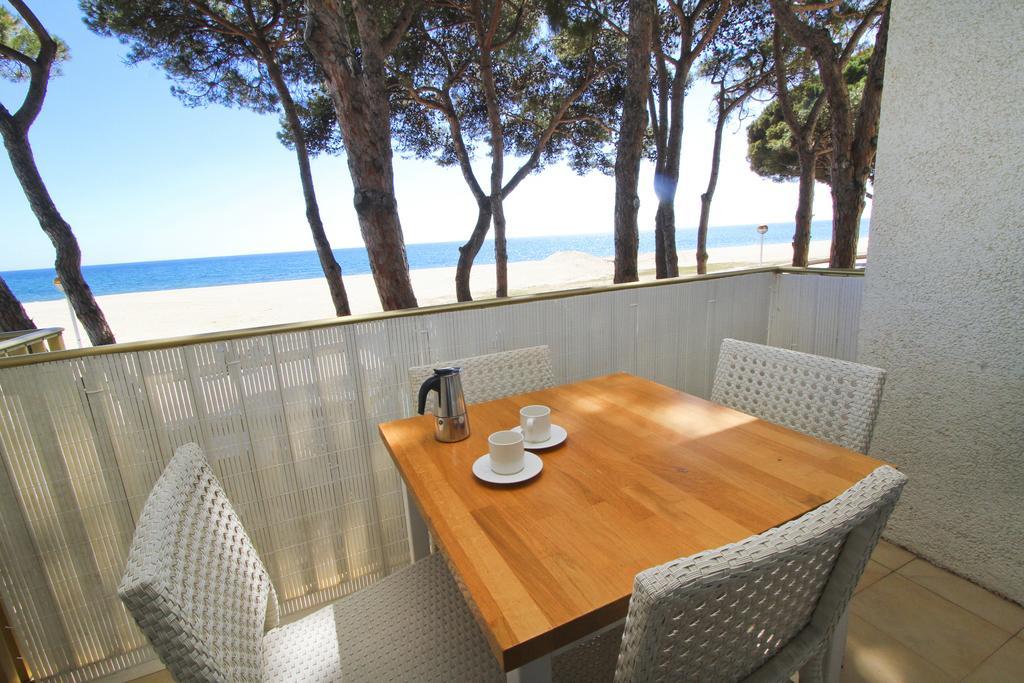 Апартаменты Playmar Litoral Costa Dorada - Only Families Камбрильс Экстерьер фото